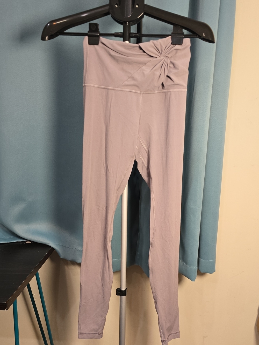 lululemon athletica Lavender Twist-Waist Leggings Align Size 4